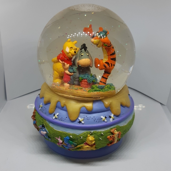 1990's Y2K Disney Snowglobe